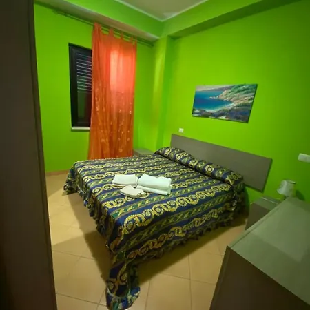 Con Terrazzo Sul Mare. Apartment Isola di Capo Rizzuto